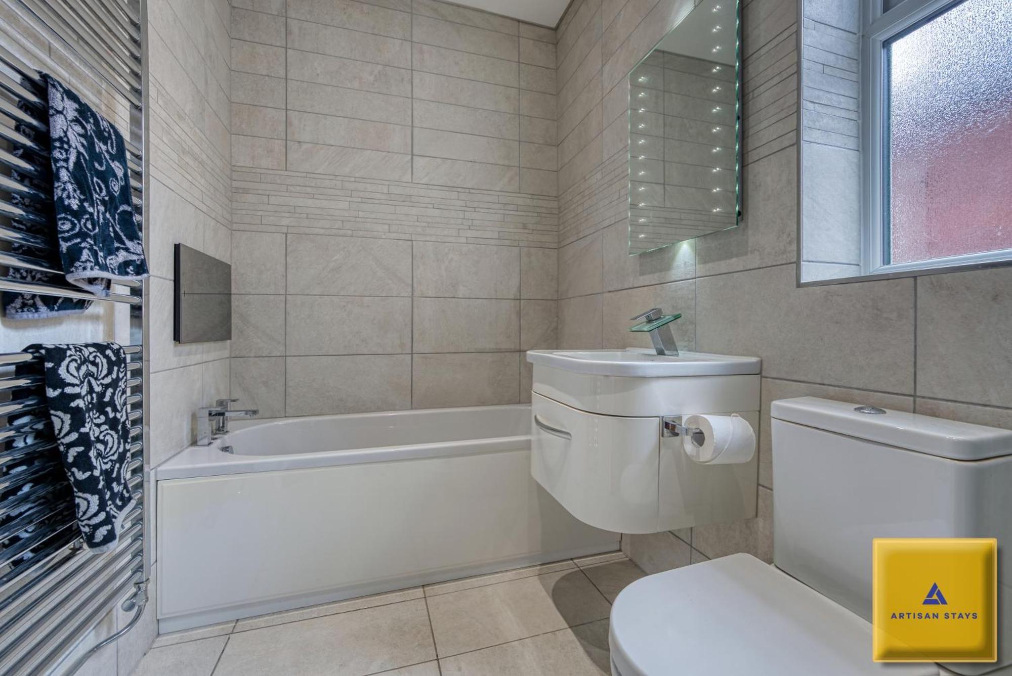 4 Bedroom, 6 Beds, 3 Bathrooms, Near Nec & Birmingham Airport, Business, Contractor And Family Friendly, Free Wi-Fi, Free Parking Coventry Exterior foto