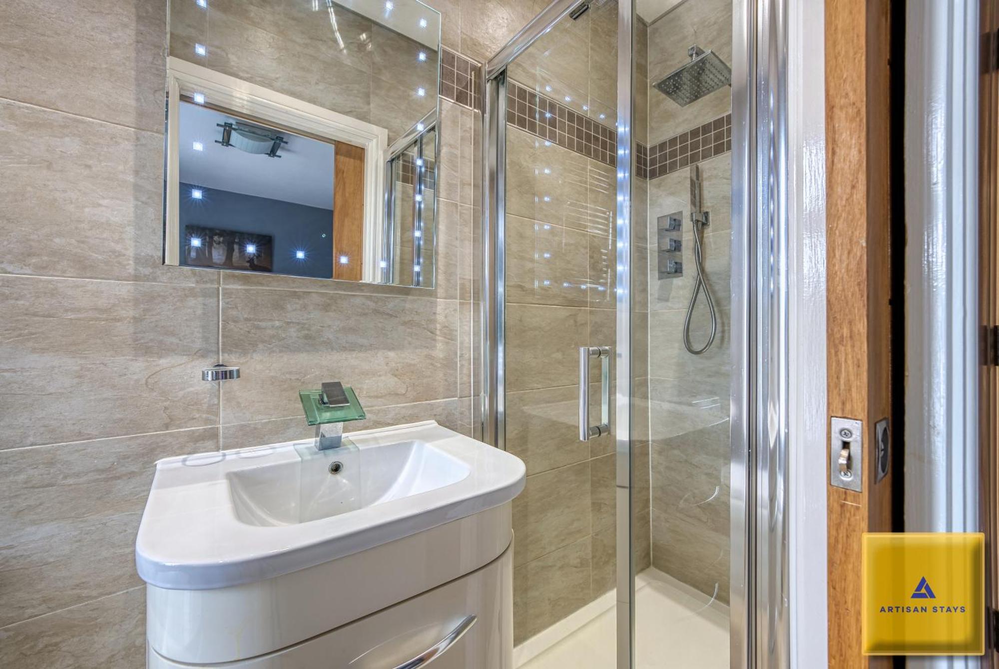 4 Bedroom, 6 Beds, 3 Bathrooms, Near Nec & Birmingham Airport, Business, Contractor And Family Friendly, Free Wi-Fi, Free Parking Coventry Exterior foto
