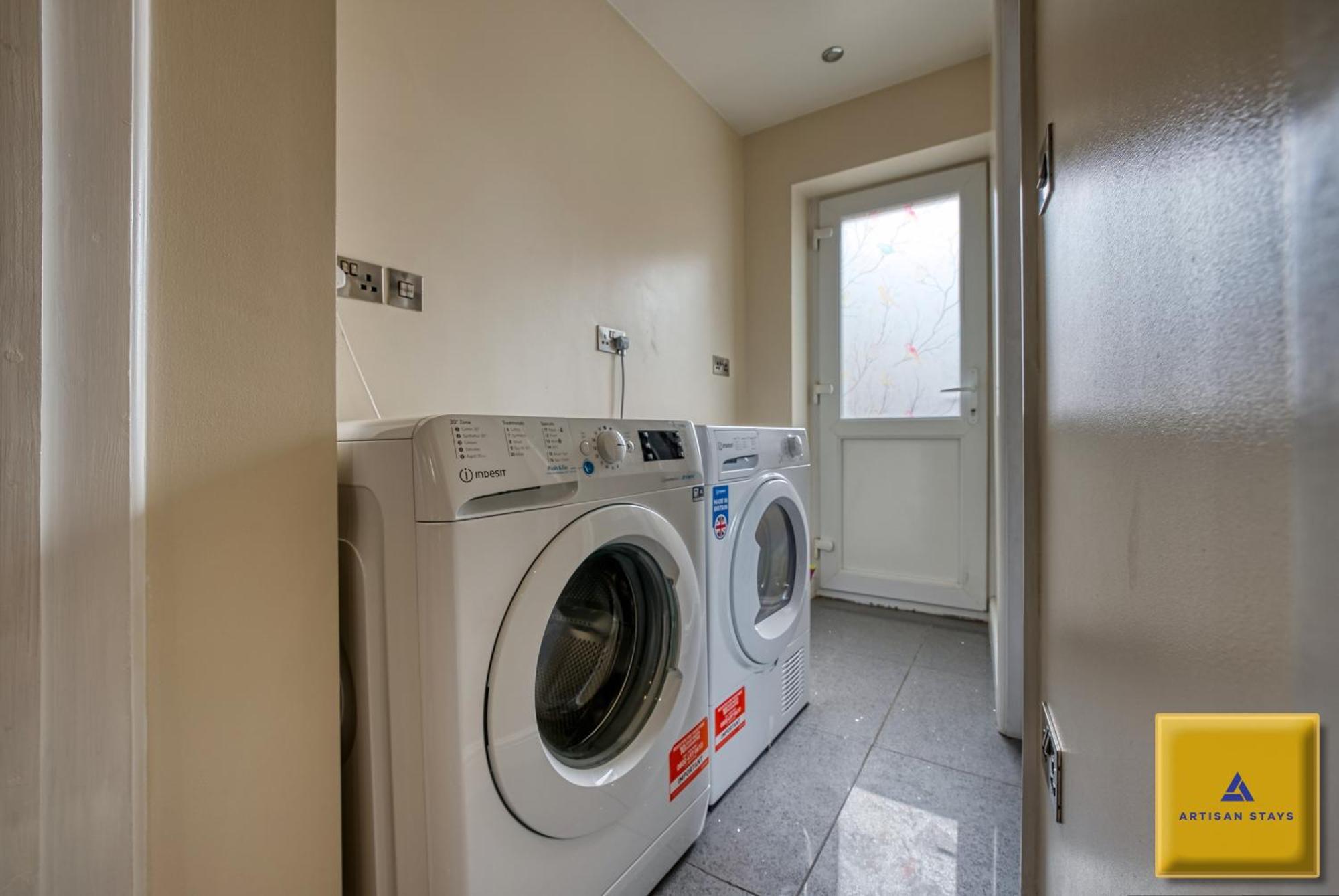 4 Bedroom, 6 Beds, 3 Bathrooms, Near Nec & Birmingham Airport, Business, Contractor And Family Friendly, Free Wi-Fi, Free Parking Coventry Exterior foto