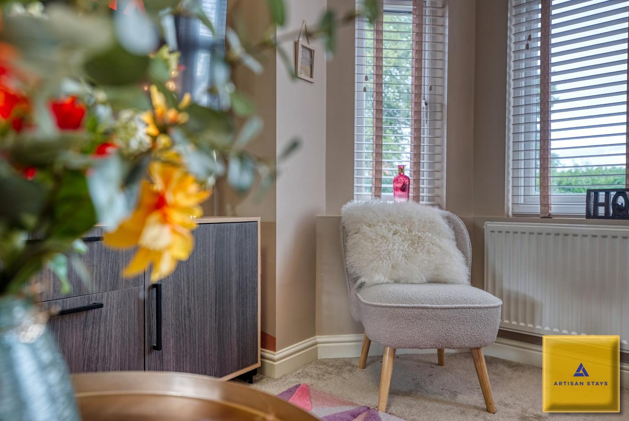 4 Bedroom, 6 Beds, 3 Bathrooms, Near Nec & Birmingham Airport, Business, Contractor And Family Friendly, Free Wi-Fi, Free Parking Coventry Exterior foto